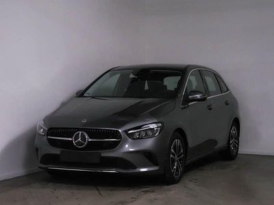 Neu Mercedes B200 Advanced 163 PS (119 kW) 2025 Metalliclack mountaingrau Van / Kleinbus