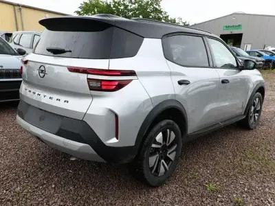 Neu Opel Frontera 136 PS (100 kW) 2026 Kristall silber metallic / dach kristall silber metallic / dach SUV