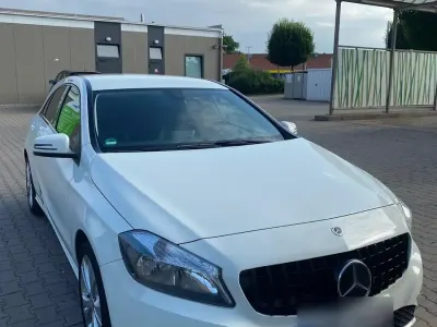 Gebraucht Mercedes A180 122 PS (89 kW) 2013 Weiß Limousine