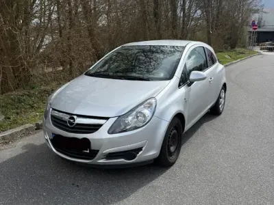 Używany Opel Corsa 70 KM (51 kW) 2010 Srebrny Hatchback