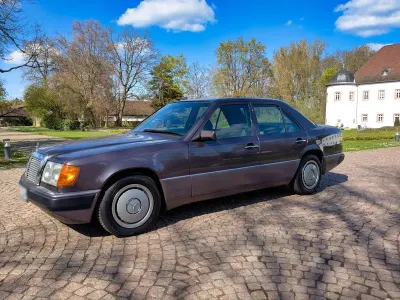 Brugt Mercedes 230 133 HK (97 kW) 1992 Lilla Sedan