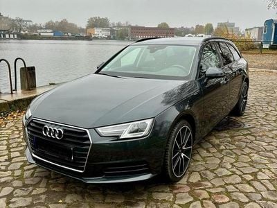 Grau Gebraucht 2016 Audi A4 Sport Kombi | 15.000 € (Fairer Preis)