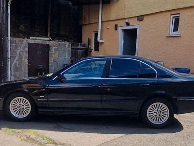 BMW 523