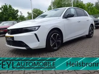 Gebraucht Opel Astra Edition 110 PS (80 kW) 2024 Arktisweiß Limousine