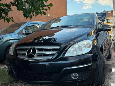 Gebraucht Mercedes B180 109 PS (80 kW) 2010 Schwarz Van / Kleinbus