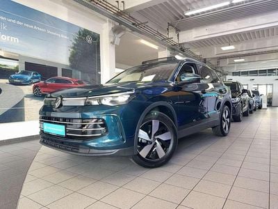 Nightshade blue metallic Gebraucht 2025 VW Tiguan Elegance SUV | 44.990 € (Teuer)