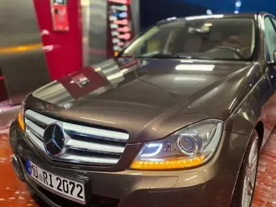 Gebraucht Mercedes C200 Elegance 184 PS (135 kW) 2012 Braun Limousine