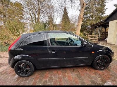 Begagnad Ford Fiesta Ambiente 60 HK (44 kW) 2007 Svart Halvkombi