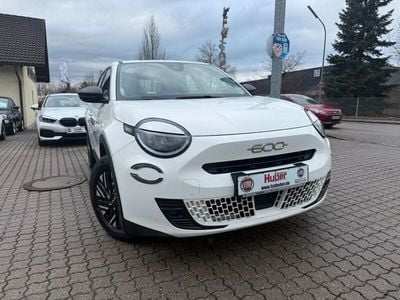 Gebraucht Fiat 600 101 PS (74 kW) 2024 Alle farben erhältlich SUV