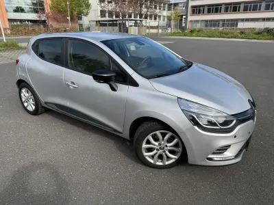 Gebraucht Renault Clio V Collection 90 PS (66 kW) 2020 Silber (metallic) Limousine