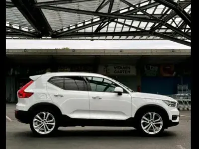 Gebraucht Volvo XC40 Momentum 190 PS (139 kW) 2019 Weiß SUV