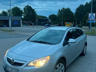 Gebraucht Opel Astra 125 PS (91 kW) 2011 Silber Kombi