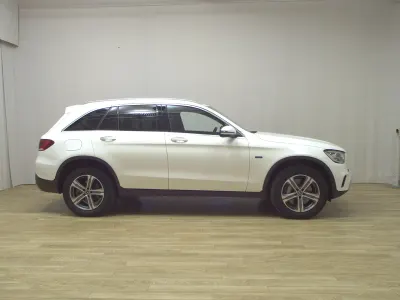 Second-hand Mercedes GLC300e 320 CP (235 kW) 2021 Alb SUV
