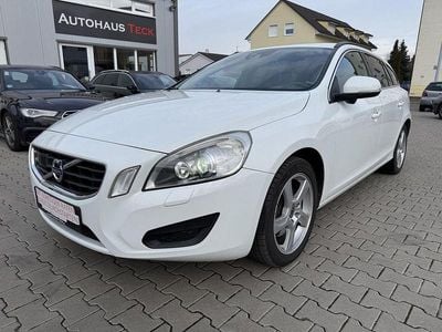 Gebraucht Volvo V60 Momentum 203 PS (149 kW) 2011 Whitesolid Kombi