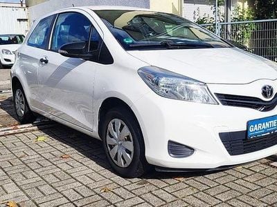Gebraucht Toyota Yaris Basis 69 PS (50 kW) 2012 Weiß Kleinwagen
