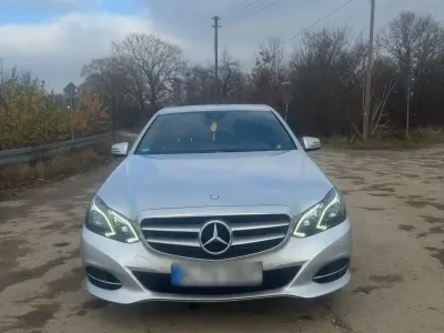 Gebraucht Mercedes E220 170 PS (125 kW) 2015 Silber Limousine