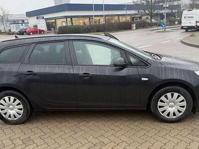 Schwarz Gebraucht 2015 Opel Astra Selection Kombi | 2.400 € (Guter Preis)