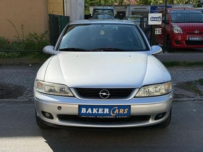 Begagnad Opel Vectra 101 HK (74 kW) 1999 Silver Sedan