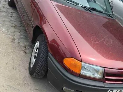 Gebraucht Opel Astra 75 PS (55 kW) 1992 Rot Limousine