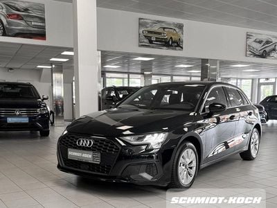 Brillantschwarz (schwarz) Gebraucht 2024 Audi A3 Sportback e-tron Comfort Kleinwagen | 29.995 €