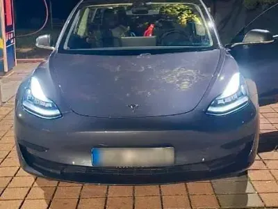 Second-hand Tesla Model 3 Standard Range Plus 264 kW (360 CP) 2021 Albastru Berlinǎ