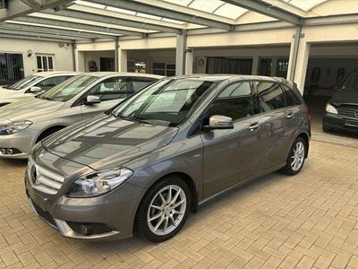 Usata Mercedes B180 122 CV (89 kW) 2012 Grigio Monovolume