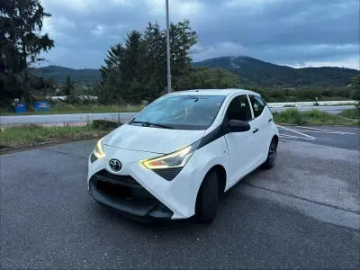 Gebraucht Toyota Aygo 72 PS (52 kW) 2019 Weiß Kleinwagen