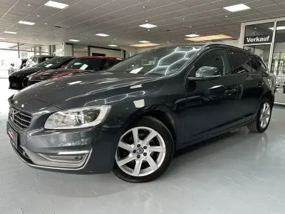 Gebraucht Volvo V60 Business Edition 136 PS (100 kW) 2015 Grau Kombi