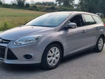 Gebraucht Ford Focus 101 PS (74 kW) 2014 Grau Limousine