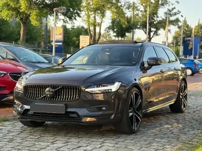 Używany Volvo V90 CC Ultimate 235 KM (172 kW) 2022 Szary Kombi