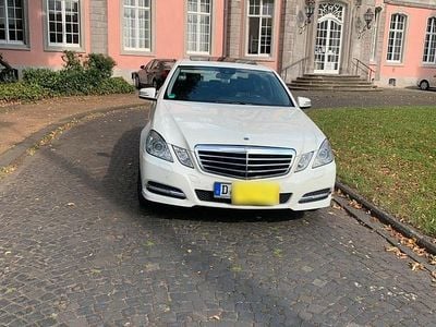 Gebraucht Mercedes E220 Avantgarde 170 PS (125 kW) 2012 Weiß Limousine