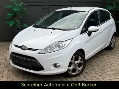 Gebraucht Ford Fiesta Titanium 97 PS (71 kW) 2011 Weiß Kleinwagen