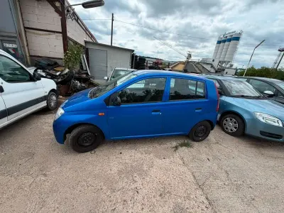 Gebraucht Daihatsu Cuore 58 PS (42 kW) 2003 Silber Kleinwagen