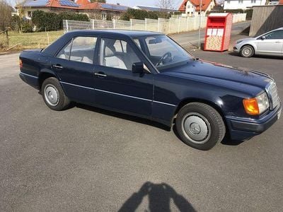 Gebraucht Mercedes E260 160 PS (117 kW) 1991 Blau Limousine