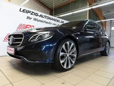 Gebraucht Mercedes E400 Avantgarde 340 PS (250 kW) 2019 Blau Limousine