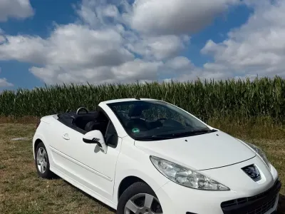 Gebraucht Peugeot 207 CC 120 PS (88 kW) 2011 Weiß Cabrio