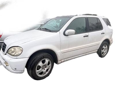Weiß Gebraucht 2002 Mercedes ML270 SUV | 1.600 €