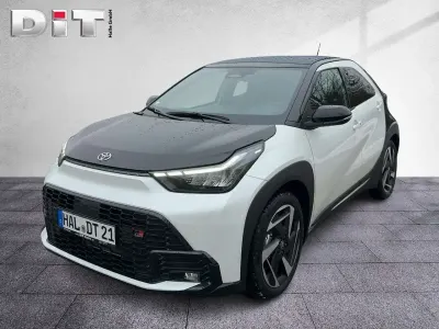 Neu Toyota Aygo X Sport 117 PS (86 kW) 2025 Platinweiss metallic/dach schw SUV