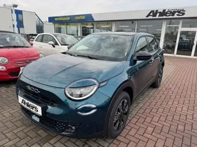 Neu Fiat 600 Icon 110 PS (80 kW) 2026 Gruen SUV