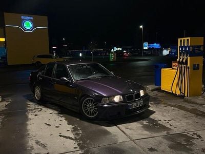 BMW 323