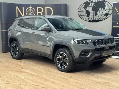 Gebraucht Jeep Compass Trailhawk 241 PS (177 kW) 2021 Sting gray SUV