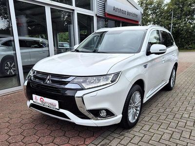 Gebraucht Mitsubishi Outlander P-HEV Plus 121 PS (88 kW) 2017 Weiß SUV