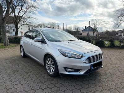 Gebraucht Ford Focus Titanium 125 PS (91 kW) 2015 Silber Limousine