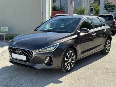 Gebraucht Hyundai i30 Premium 140 PS (102 kW) 2017 Moon rock / met Kleinwagen