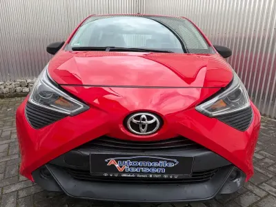 Używany Toyota Aygo 72 KM (52 kW) 2020 Czerwony Hatchback