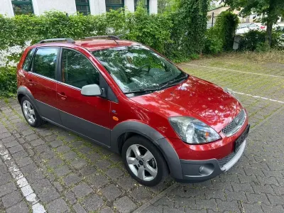 Gebraucht Ford Fiesta 90 PS (66 kW) 2007 Rot Kleinwagen