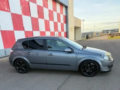 Usata Opel Astra 100 CV (73 kW) 2004 Grigio Utilitaria
