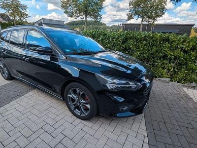 Schwarz Gebraucht 2018 Ford Focus ST-Line Kombi | 9.990 € (Fairer Preis)