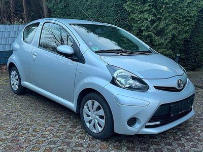 Gebraucht Toyota Aygo 68 PS (50 kW) 2012 Silber Kleinwagen