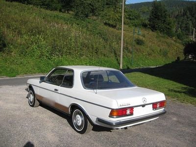 Usata Mercedes 230 136 CV (100 kW) 1982 Bianco Coupé